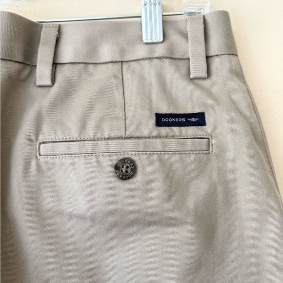 Dockers D2 Signature Straight Fit Flat Front Khakis Pants Size 33 x 32 - Picture 6 of 8